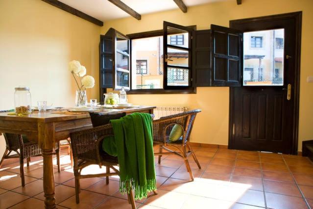 Apartamentos Santillana Del Mar Eksteriør bilde